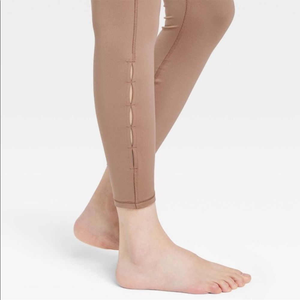 🆕 Women's High-Rise Flex Keyhole 7/8 Leggings - All in Motion™ - Picture 6 of 6